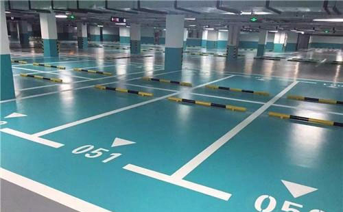 温泉温泉环氧地坪中涂：构筑坚固地面的关键环节